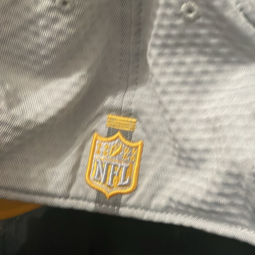 New Era Gray 39THIRTY fitted washington commanders logo. - Picture 3 of 5